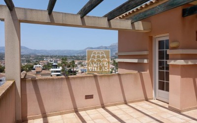Beautiful and spacious villa in the centre of Albir with private pool.